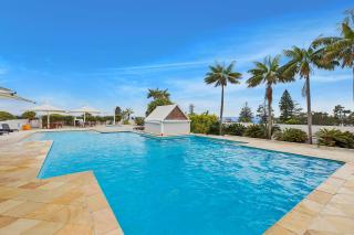 Studio with Pool, Spa and Gym - The Entrance - 2