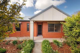 Gorgeous Gem on Jones - Albury - 0