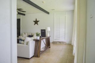 Gorgeous 10 Acre Modern Farmhouse & Private Pond - Montgomery - 6
