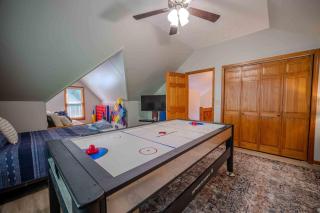 Riverfront Home w Deck & Hot Tub - Ellijay - 5
