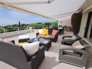 Villa 5 pièces + 2 chambres indépendantes - Piscine privée, jardin, climatisation, Wi-Fi - FR-1-780-79 - 2