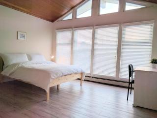 Sunny Home - Burnaby - 0