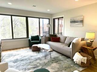 The Canopy 4BR Forest Escape Spa, Sip, and Unwind - Vernon Township - 9
