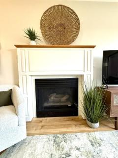 The Canopy 4BR Forest Escape Spa, Sip, and Unwind - Vernon Township - 7