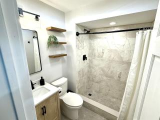 The Canopy 4BR Forest Escape Spa, Sip, and Unwind - Vernon Township - 4