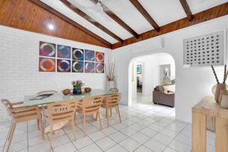 Belle Escapes Under the Mango Tree Holiday Home - Trinity Beach - 1