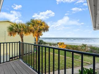 Blue Skies 2 Bed Oceanfront Updated Kitchen - 0