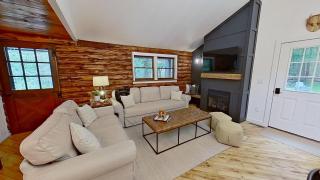 Cozy Berkshires Cabin with Lake, Beach, Hot Tub, Fireplace - The Wilde BNB - - 2