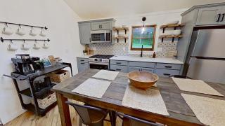 Cozy Berkshires Cabin with Lake, Beach, Hot Tub, Fireplace - The Wilde BNB - - 9