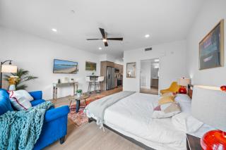 Stylish Top-Floor Gem with King Bed & City Ocean Views - 6