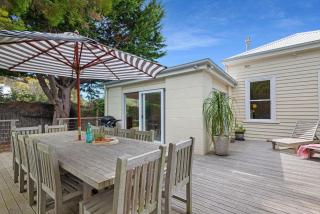 Coastal Charm in Prime Position - 7