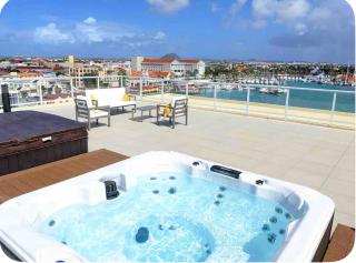 stunnig ocean view 2 BEDROOM, 2 bath with infinity pool - Oranjestad - 2