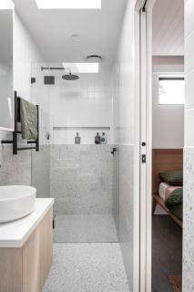 Modern Studio with Outdoor Bath and Cabin Sauna - Albion Park - 2