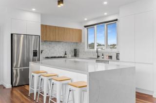 Coastal Elegance with Treetop views - Sorrento - 6
