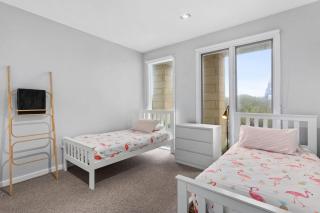Coastal Elegance with Treetop views - Sorrento - 1