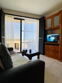 Welcome Families Beachfront with Ocean Views - Mellieħa - 0