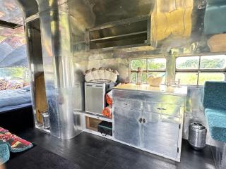 1940's Airstreams at Hartridge Springs Spa Glamping with luxury shower facilities and a wood fired Sauna - Upottery - 2