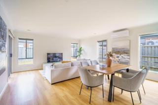 Modern 4BR near Parks & Shops Family Friendly - Clyde - 9