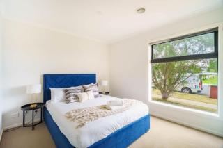 Modern 4BR near Parks & Shops Family Friendly - Clyde - 8