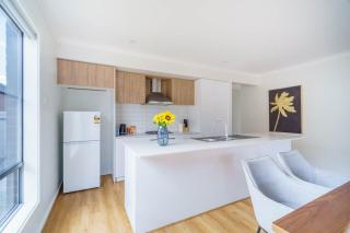 Modern 4BR near Parks & Shops Family Friendly - Clyde - 7