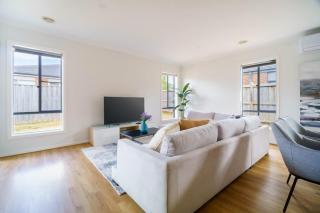 Modern 4BR near Parks & Shops Family Friendly - Clyde - 6