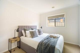 Modern 4BR near Parks & Shops Family Friendly - Clyde - 5