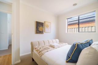 Modern 4BR near Parks & Shops Family Friendly - Clyde - 3