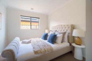 Modern 4BR near Parks & Shops Family Friendly - Clyde - 2