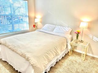 2 Bed Apartment 10 Minutes to Beach - Jacksonville - 3