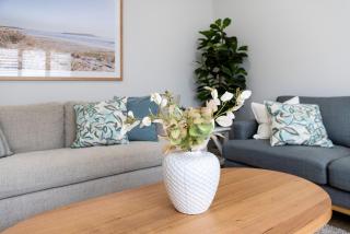 Modern 4-Bed Home Close to Beach in Barrack Point - Barrack Point - 2