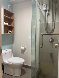 Modern Studio at Cebu IT park with Pool Access & Fast WiFi - 2