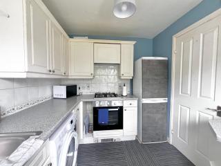 Lovely Ashford home with en-suite and spacious driveway - Ashford - 1