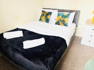 Lovely Ashford home with en-suite and spacious driveway - Ashford - 3