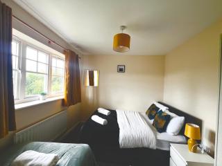 Lovely Ashford home with en-suite and spacious driveway - Ashford - 5