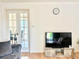 Lovely Ashford home with en-suite and spacious driveway - Ashford - 8
