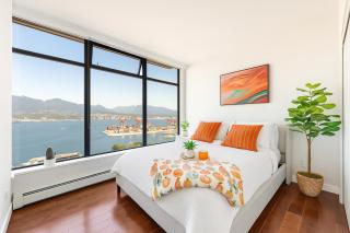 Bright and Airy 2BR with Incredible Mountain Vista - Vancouver - 7