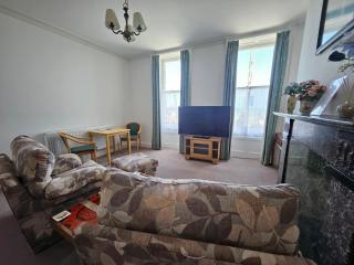 Spacious Seafront Apartment, Beach & Sea Views, Parking - Weymouth - 6