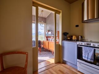 Top apartment in Leknes city, with carport -  - 4