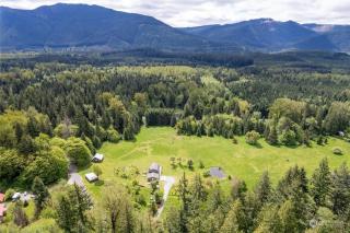 Mt Rainier! HersheyCreek Ranch! Sleeps10!4B 2B Home!Best place to stay!Hottub!PondView!Paradise! - 4