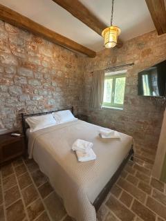 Arapis Rooms & Suites - Áyios Kiprianós - 1