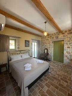 Arapis Rooms & Suites - Áyios Kiprianós - 3