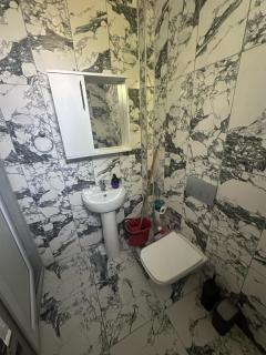 In the center, 6-7 minutes to the airport, close to the sea and coves - 8