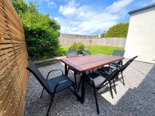 The Fireman's Bungalow - - 8