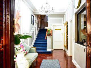 C'est La Vie Boutique Hotel - 4