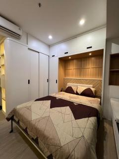 Room Transit Collins Boulevard - - 7