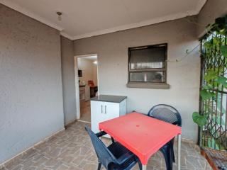 Mini Nest in Mafikeng's Countryside - 9