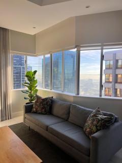 Upmarket 2 Bedroom Apartment with Views - 6