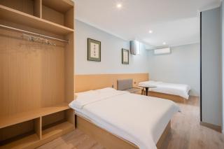 Beijing Liangcang Hotel Nearby Tiananmen Square the Forbidden City and Temple of Heaven Free registration service for Tiananmen access 200 meters from the subway Beijing Cultural Hub Free coffee & free laundry service Shuttle bus to the Great Wall - 1