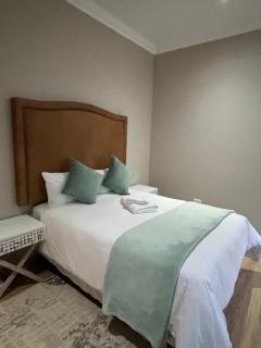 Mnembe Safari Game Lodge - - 5
