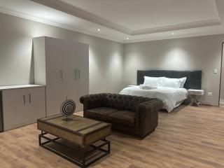 Mnembe Safari Game Lodge - - 1
